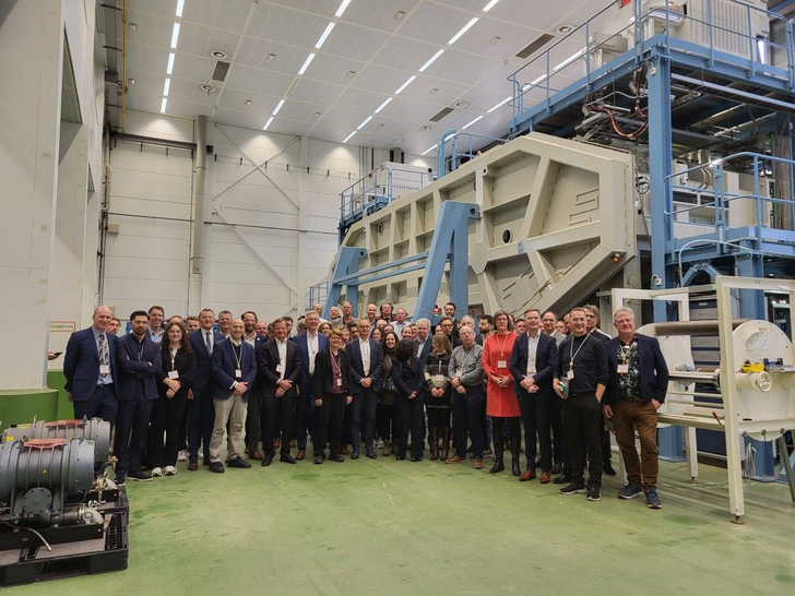 SolarNL partners and guests in the solar foil factory of HyET Solar in Arnhem/Netherlands. - © SolarNL
