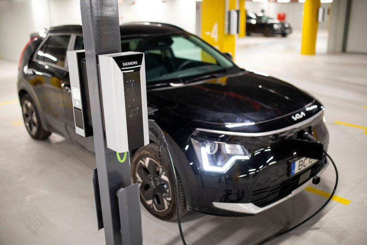  The energy management system of the installed wallboxes is also prepared for the future integration of photovoltaic or other renewable energy generation, as well as energy storage systems.