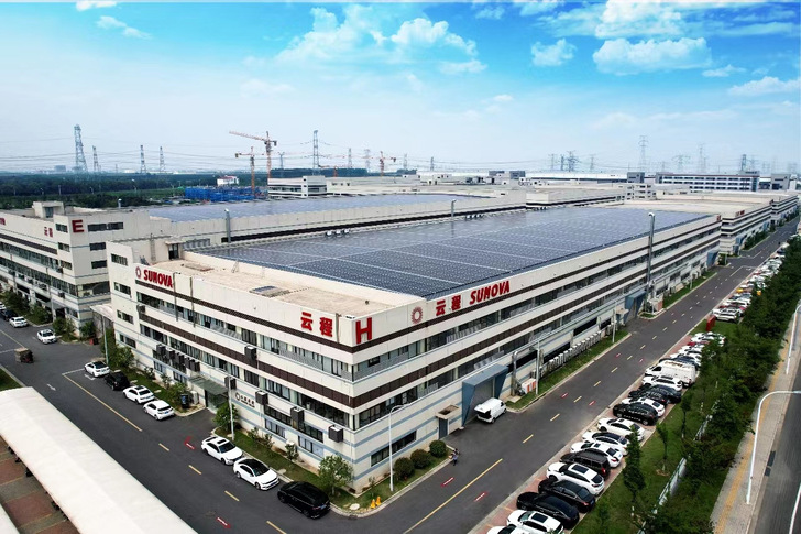  Sunova Solar’s factory in Wuxi, China – powered by PV modules.