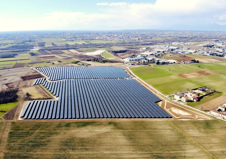 Solar park in Remanzacco/Italy. Schletter Group’s FS Duo ground-mounted system was used for the installation. - © Schletter Group
