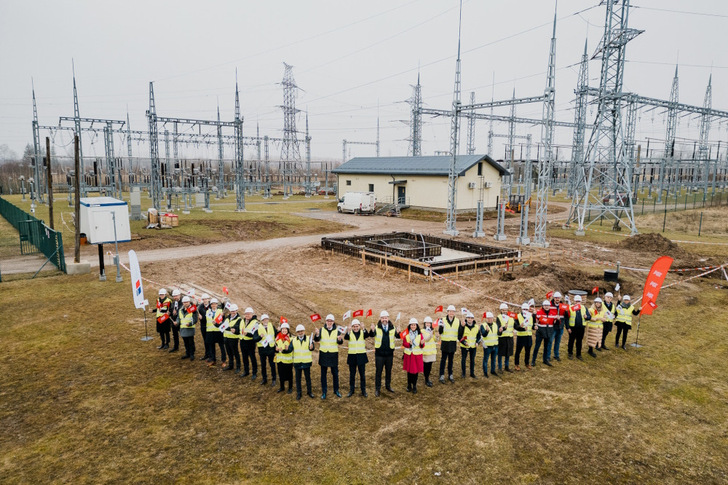 Representatives of AST and Rolls-Royce on the site of the future battery power plant in Latvia.. - © AST
