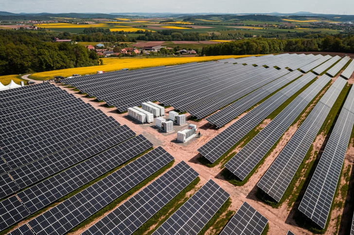  Large-scale mtu battery storage system at a solar farm of Abo Wind in Bavaria/Germany.
