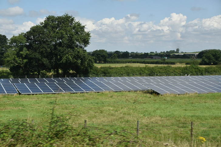 Bentham solar farm in UK. - © Ecosia
