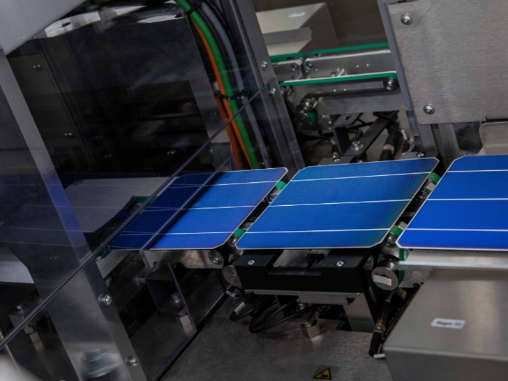 Perovskite-on-silicon tandem solar cells. - © Oxford PV
