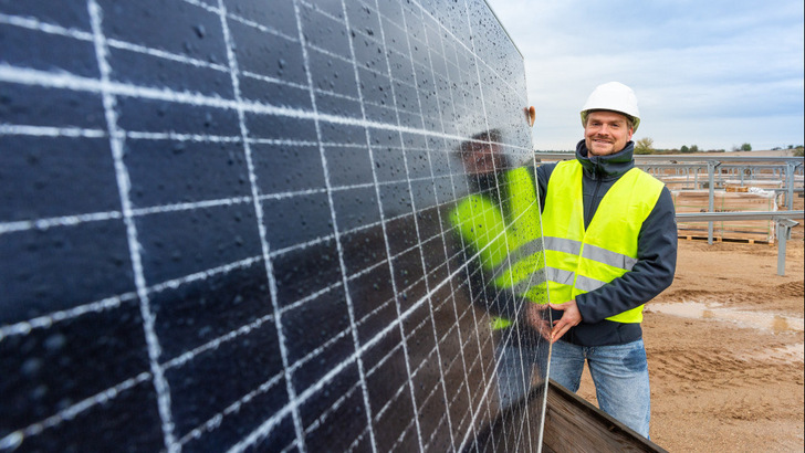 Together with its partners, Wemag will construct solar parks with a total output of over 100 megawatts in the form of MEA. - © Stephan Rudolph-Kramer/Wemag
