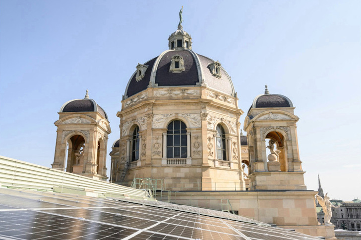 History meets modernity: the new solar installation on the roof of the Natural History Museum in Vienna. - © Solarwatt
