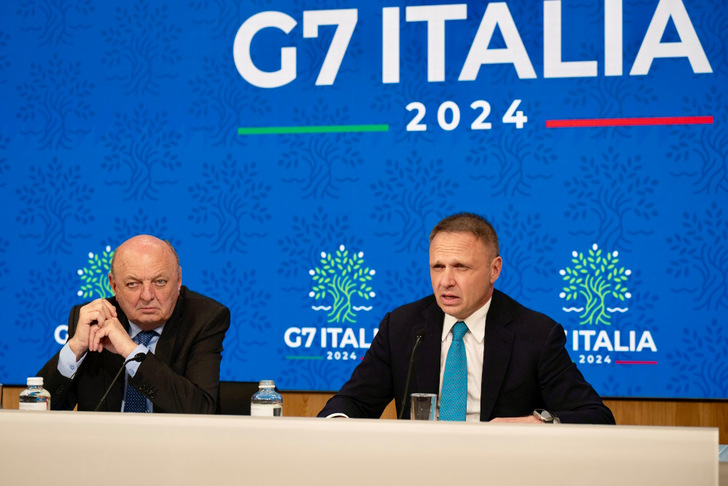  Agriculture Minister Francesco Lollobrigida (right)and Environment and Energy Minister Gilberto Pichetto Fratin announced the planned new regulation.