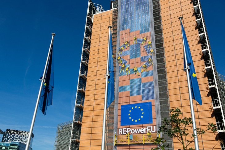  The 'RePowerEU' banner on the front of the European Commission's Berlaymont building.
