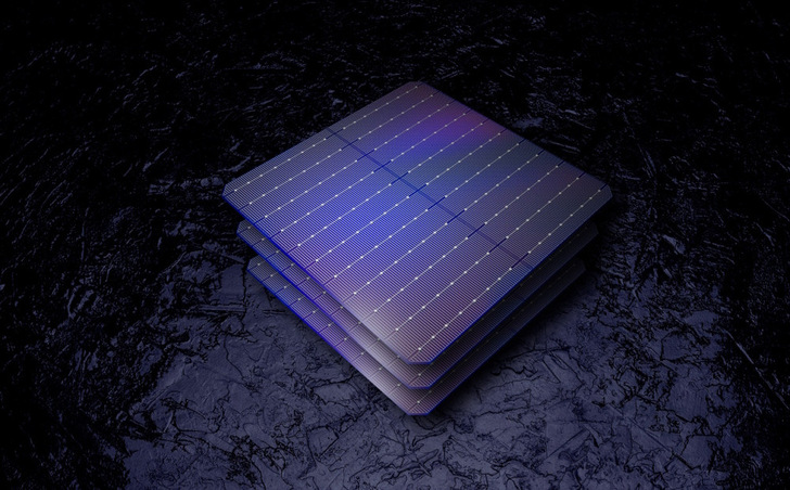  Lumet-metallized silicon solar cells.