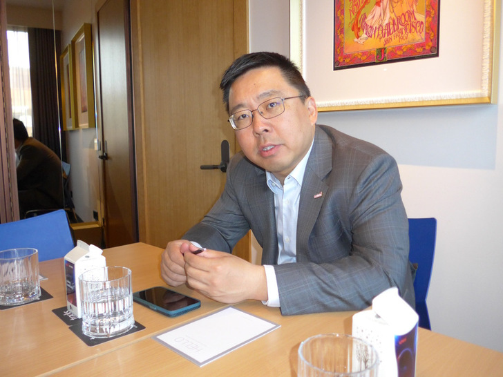 Leon Zhang, President Utility Europe of LONGi, talks to pv Europe in Madrid. - © Hans-Christoph Neidlein
