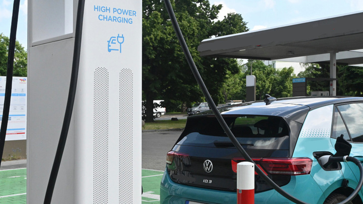  High charging performance is increasingly becoming the standard - not only for cars, but especially for heavy goods vehicles.