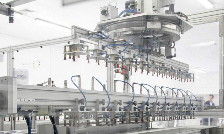 The machinery is already on site in the new PV module factory in in Langreo/Asturias (Spain). - © Eurener