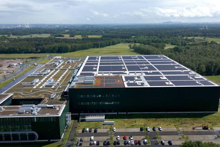  The "Battery Energy Storage System" commissioned in Dorsten, North Rhine-Westphalia, Germany, provides the operator with a constant supply of clean electricity.