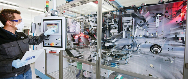 Assembly of battery cells.