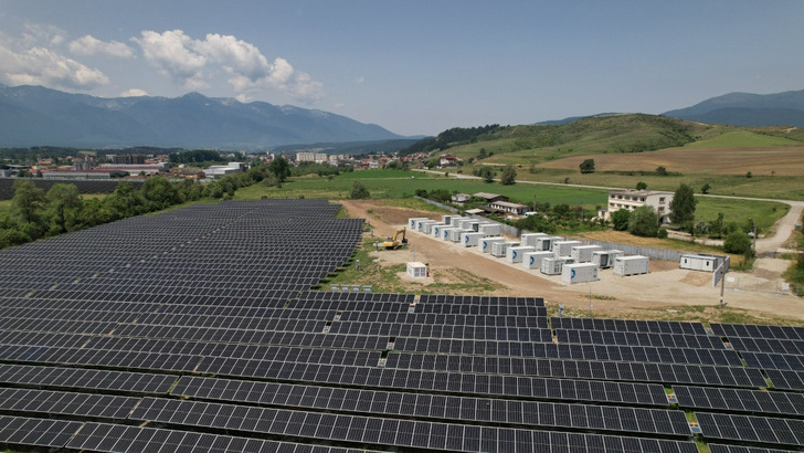 The large-scale storage system is installed next to a solar park in Razlog, Bulgaria.