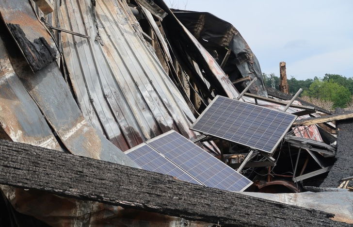 Burnt-down agricultural building with PV roof system in Germany.