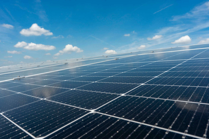 RWE invests strongly in solar, wind and battery projects.