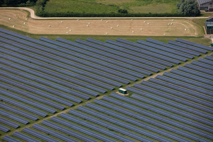 The financially troubled project developer BayWaRe has successfully secured solar and wind projects in the UK. - © BayWa r.e.