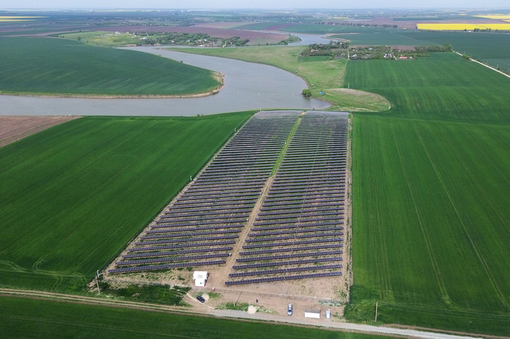 New solar park near Sarulesti in the district of Calarasi in southwestern Romania.