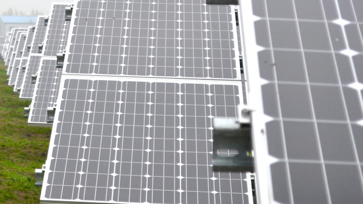 Electricity should remain available from the grid even when the sun isn’t shining.It‘s ni 