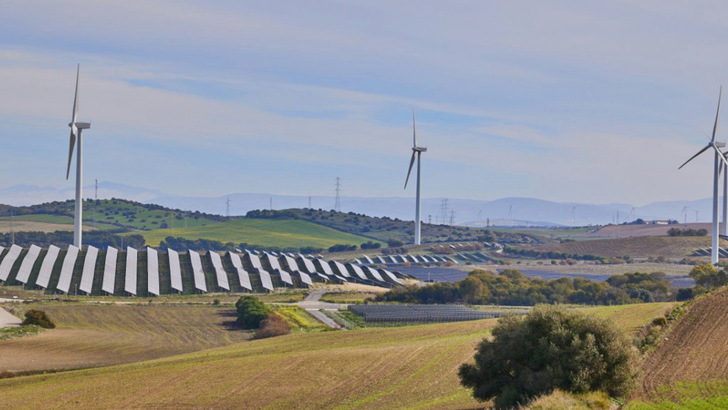 With or without wind power: the Cebele solar park in Portugal will be a truly large-scale project. - © Capcora