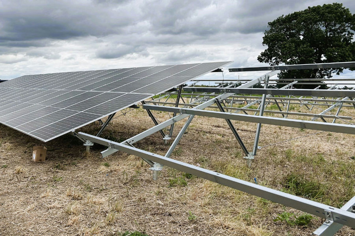 More and more solar parks in UK (and elsewhere) are co-located with battery energy storage systems (BESS), which offers several advantages.