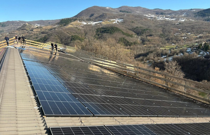 The large PV rooftop installation of the Energy Community is installed at a former company centre in Cegni/Italy.