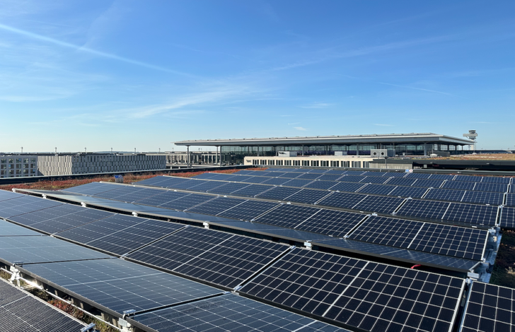Three photovoltaic systems will be installed on the roofs of the P3, P7 and P8 car parks directly in front of Terminal 1 at BER Airport by spring 2025. - © Flughafen Berlin Brandenburg