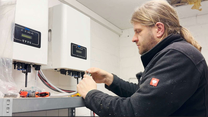 The two inverters of the two systems are installed on the same roof.