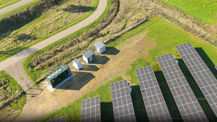 Exide and Vrijopnaam offer advanced PV and storage solutions for small consumers. - © Exide