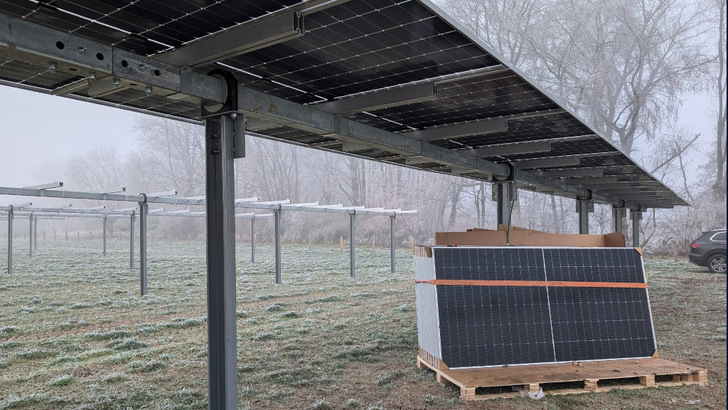 Despite inhospitable conditions, the installation in Bad Sassendorf was completed on time. - © Jatzkowsky/Gridparity