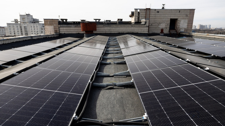 The solar rooftop installation on the Kyiv Regional Perinatal Center.