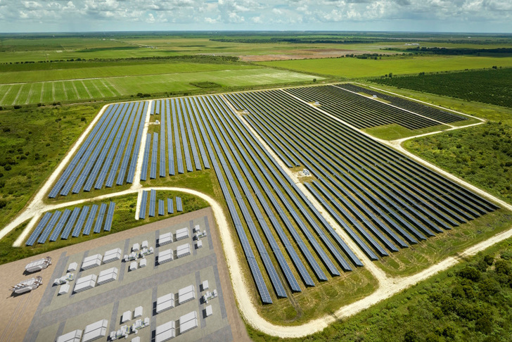 Trinasolar is delivering an integrated solar PV and energy storage solution to Low Carbon’s Sandon Brook project in the UK, similar to the one pictured here.