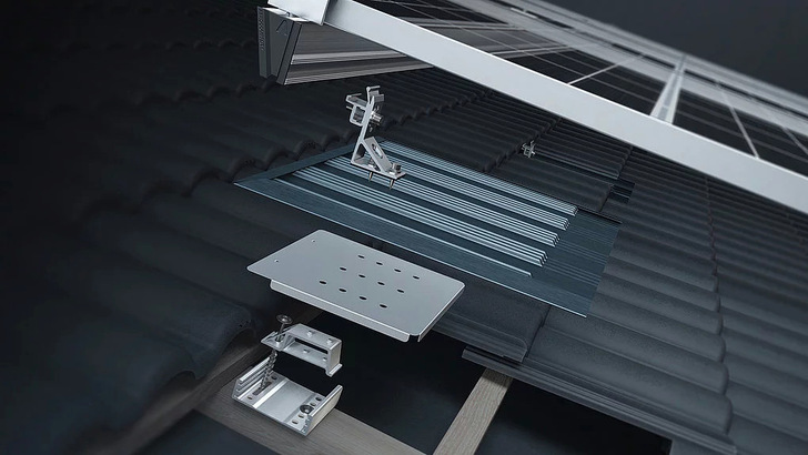 The integrated roof hook with roof replacement tile: the Compactpitch XM-F Reptile.