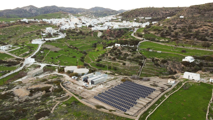 A green scene – the solar desalination project on the Greek island of Kimolos, supplied by Sungrow. - © Sungrow