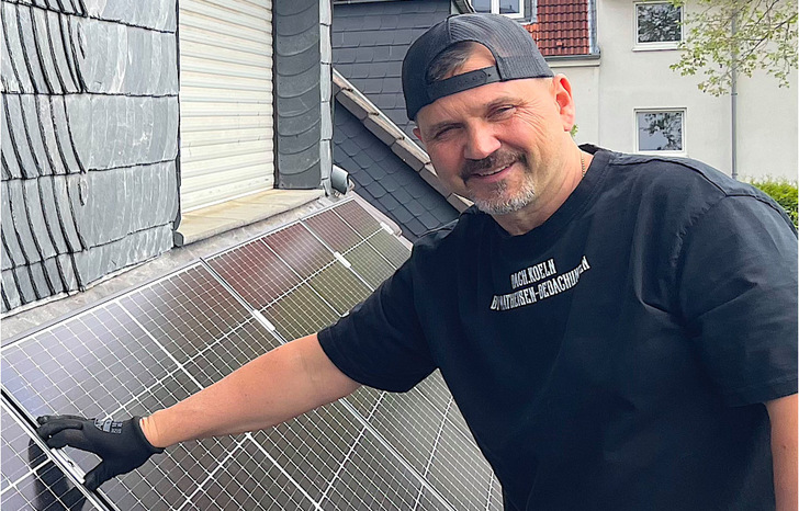 In future, roofers will have little choice but to engage with photovoltaics. A wide range of installation solutions is already available to support them. - © ZVDH