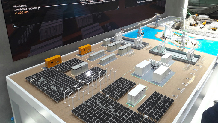 A hybrid energy model at last year‘s solar fair in Munich. - © Heiko Schwarzburger