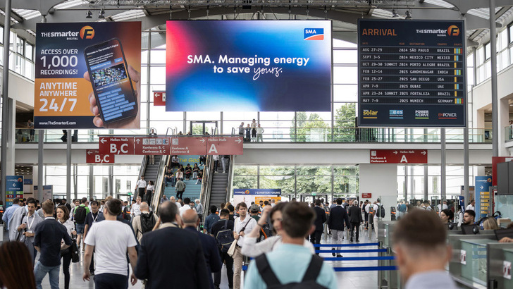 A crowded field – this year‘s SMA offers fresh ideas and products for private, commercial and utility customers. - © SMA/Heiko Meyer