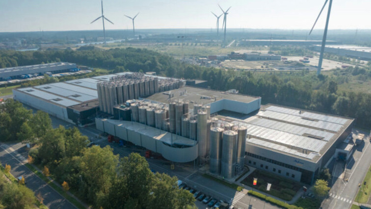 The modules on the roof of Sabic in Genk are not only lightweight but can also be easily recycled. 