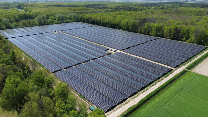 The plant in Marknesse with an east-west orientation of the modules, - © CCE
