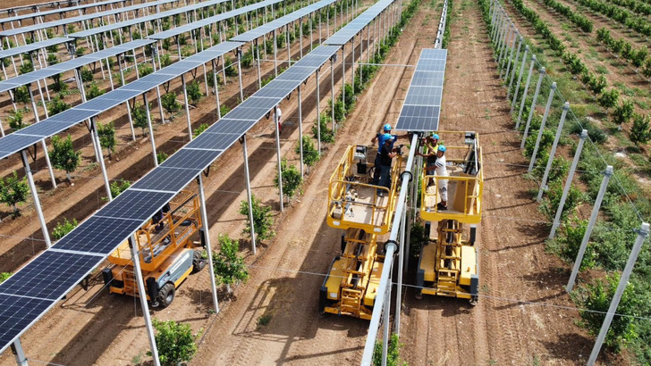 La dolce installazione – solar meets style in the Italian countryside.