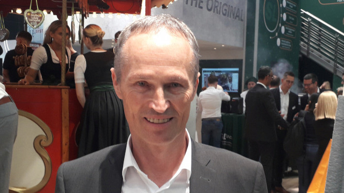 Ludwig Schletter is founder and CEO of SL Rack.