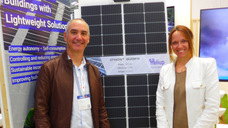 CEO Yannick Veschetti (l.) and COO Maryline Joanny of French manufacturer Heliup showed off their new lightweight solar modules at Intersolar Europe 2025.