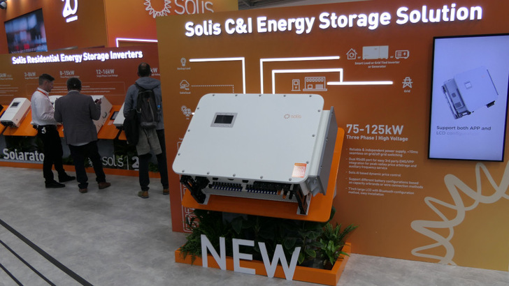 A new hybrid on the block – up to six units can be connected in parallel for total capacities of up to 750 kW