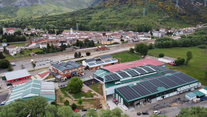613 kW rooftop system helps Spanish food producer Ezequiel offset rising power costs.