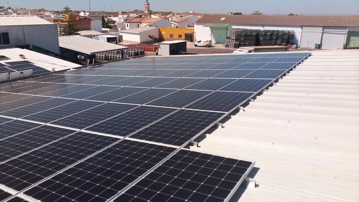 From the rooftops down, Spain’s commercial self-consumption market shows decline as UNEF calls for policy action