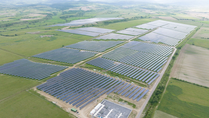 Econergy’s Parau solar park in Romania currently operates at 92 MW and is planned to expand by 310 MW in the next phase.