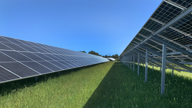 Green generation and blue backup converge – solar and storage becoming inseparable in Sweden.