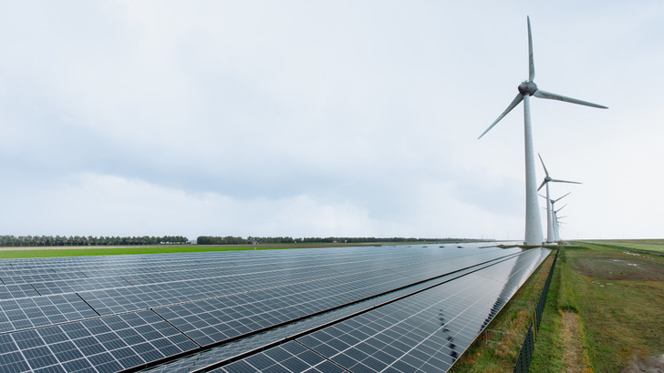Gleaming all the way – wind turbines perch over the solar belt in Noordoostpolder in Flevoland province.