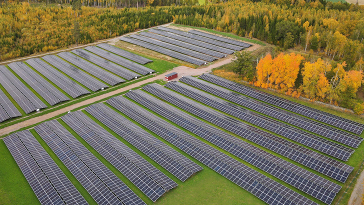 The solar park in Linköping occupies 40,000 sqm within a natural landscape - © Soltech Energy Solutions The solar park in Linköping occupies 40,000 sqm within a natural landscape